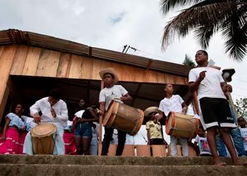 Así fue la caravana del Gobierno y Eln para oír el drama de guerra en el Pacífico