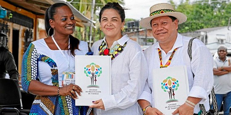 Entrega simbólica de sentencia a organización campesina del Alto Atrato