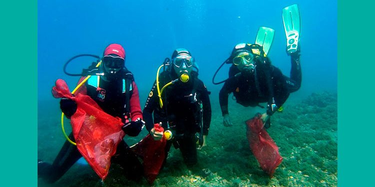 Extraen 450 kilos de residuos sólidos en el mar en Capurganá. Foto archivo.