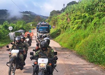 Reanudan el transporte entre Chocó y Risaralda, con escolta del Ejército