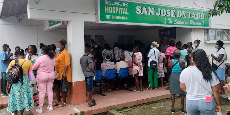 Filas en el Hospital de Tadó para la asignación de citas médicas. Foto: Francisco Mosquera.