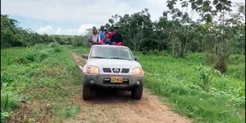 Nueva vía terrestre del Chocó: llegó el primer carro a Curbaradó