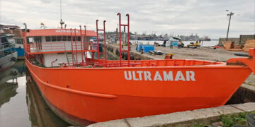 Roban gasolina que iba a Nuquí en barco de la Armada