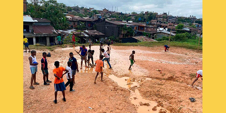 Las “canchas” de fútbol de los niños de Quibdó
