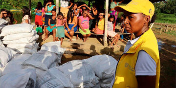 Entregan ayudas a comunidades del medio San Juan, Chocó.