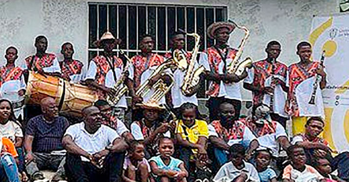 Medio Atrato: entrega de instrumentos musicales en Tanguí
