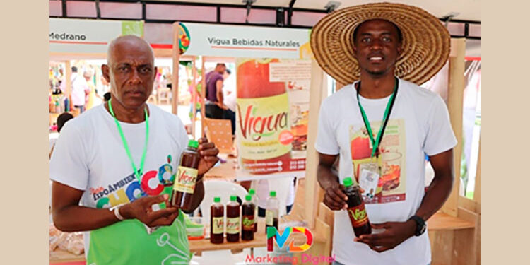Emprendedor chocoano destaca su bebida 'Vigua' y cocteles a base de viche