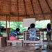 Bahía Solano: escuelas indígenas sin salones ni mobiliario