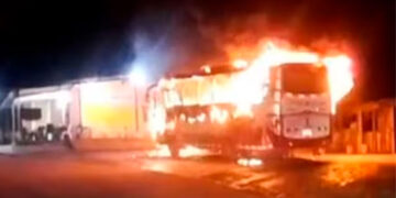 Archivo. Incendian bus en la vía Quibdó-Medellín
