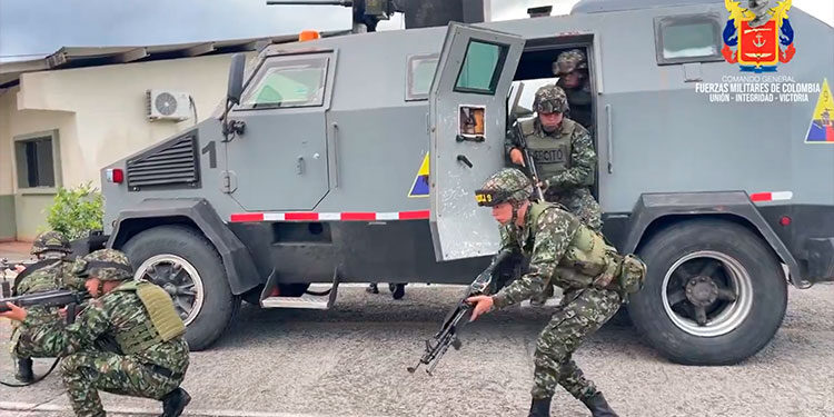 Dos vehículos acorazados y 30 soldados para seguridad en las vías del Chocó