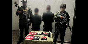 Alto Baudó: se entregaron dos presuntos integrantes del ELN