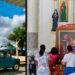 Fachada y atrio del Santuario (izq.), altar del templo e imagen venerada del Santo Eccehomo de Raspadura (Chocó). FOTOS: Diego Roselli, marzo de 2024. https://twitter.com/darosselli/status/1763896423542632937