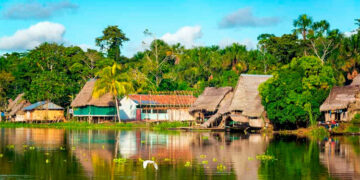 Comunidad ribereña en el Amazonas.
