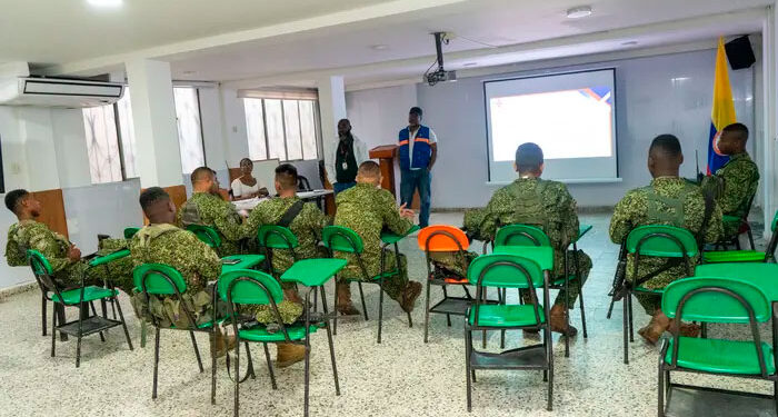 Codechocó capacita a miembros de la Armada en normatividad ambiental