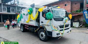 Entregan carro compactador de basura en Nóvita