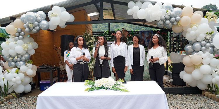 Emotivo acto en memoria de las víctimas del derrumbe en la vía Quibdó-Medellín