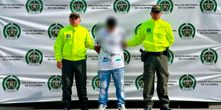 Apuñaló 26 veces a expareja y se escondió en Bajirá