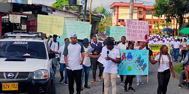 Marcha universitaria exige solución a la crisis de la UTCH