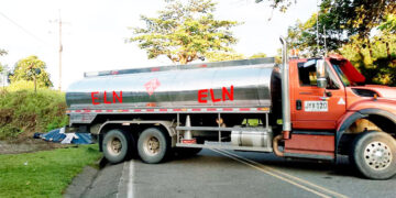 ELN cerró la vía Quibdó-Pereira con un carrotanque