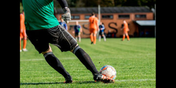 Consejos para apuestas de fútbol: Cómo las diferencias en cuotas entre casas de apuestas internacionales pueden mejorar la precisión de tus predicciones