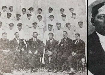 Grupo de estudiantes y profesores del Colegio Carrasquilla (ca. 1935 ). Sentado de primero a la derecha, Jorge Valencia Lozano, quien sería Rector de la institución en 1938. FOTOS: Archivo fotográfico y fílmico del Chocó y archivo El Guarengue.