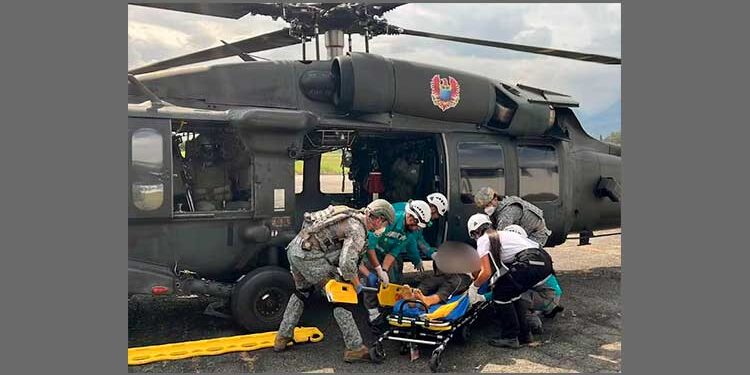 Indígena chocoano herido con mina antipersonal fue trasladado a Medellín