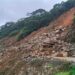 Cierre total de la vía Quibdó - La Mansa por deslizamiento de rocas