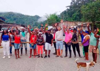 Bloquean vía Quibdó-Pereira en Pueblo Rico