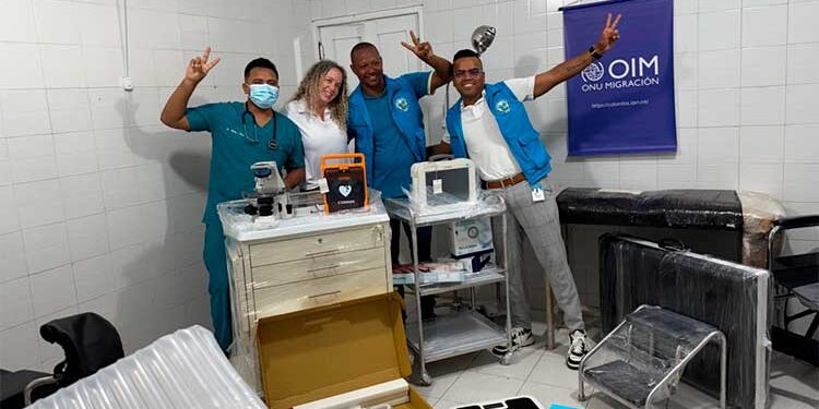 Donan 160 equipos médicos al centro de salud de Juradó
