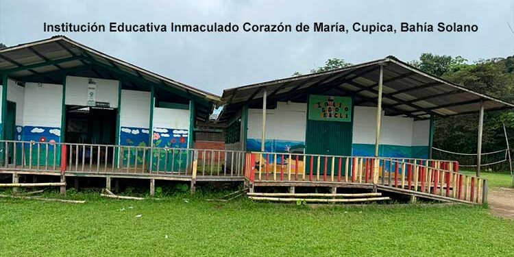 Bahía Solano: personero entrega mobiliario a la institución educativa de Cupica