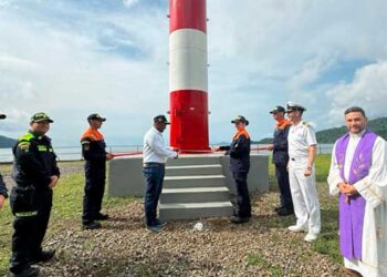 Modernizan la señalización para la seguridad marítima en Bahía Solano