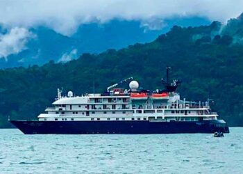 Bahía Solano: hoy arribó otro crucero con turistas