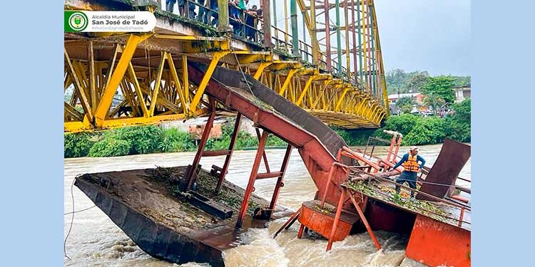 El puente de Tadó fue impactado por una vieja estructura minera