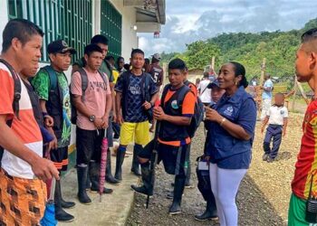 Defensoría lleva oferta interinstitucional a comunidades de Río Iró, Chocó, afectadas por el conflicto armado