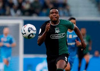 El ‘Titanio’ Jhon Córdoba recibe histórico Balón de Oro en el Krasnodar, de Rusia
