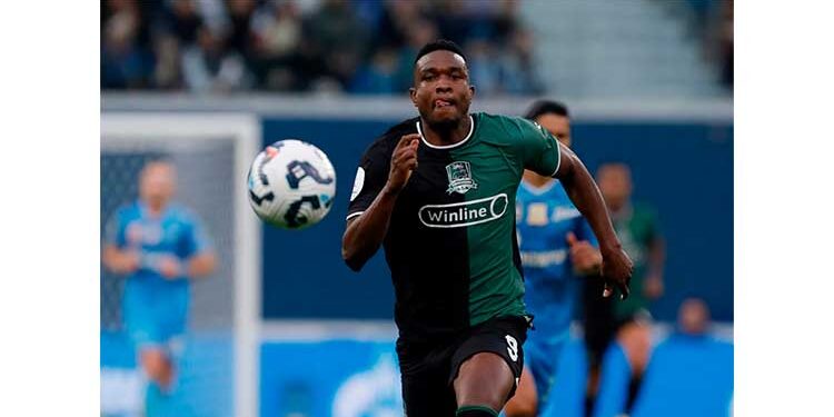 El ‘Titanio’ Jhon Córdoba recibe histórico Balón de Oro en el Krasnodar, de Rusia