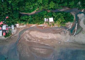 Erosión costera en el Pacífico colombiano: una comunidad de Nuquí, Chocó, podría desaparecer