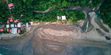 Erosión costera en el Pacífico colombiano: una comunidad de Nuquí, Chocó, podría desaparecer