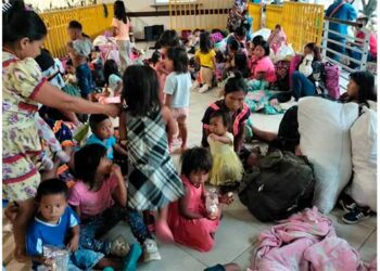 Chocó: Más de 100 indígenas de El 90 llegan desplazados a Medellín