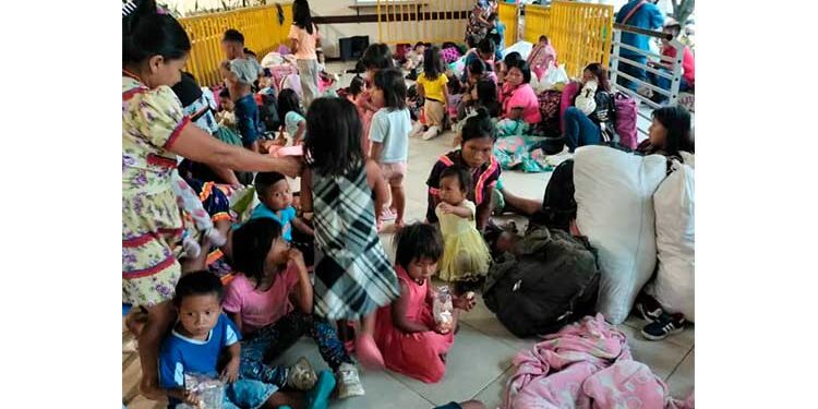 Chocó: Más de 100 indígenas de El 90 llegan desplazados a Medellín