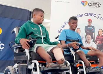 Chocó: Hermanos de Quibdó reciben sillas de ruedas adaptadas a sus necesidades