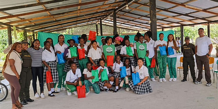 Organizaciones de Barranquilla entregan ayudas humanitarias en Pie de Pepé, Medio Baudó Chocó