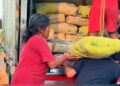 Funcionarios de la gobernación de Cundinamarca donan materiales de construcción a familias indígenas de Quibdó